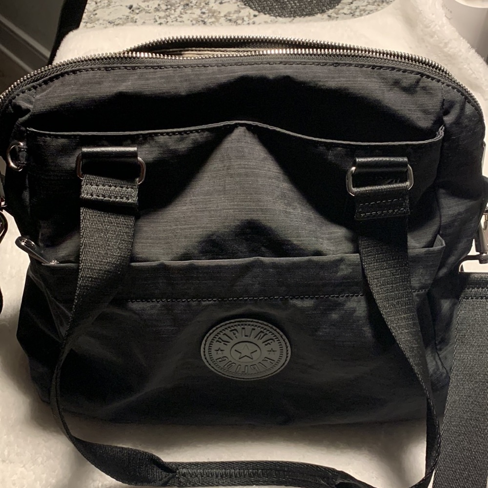 COPY - KIPLING Felicity Handbag Medium size. Black color with 3 handles and 7 p…